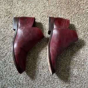FRYE Booties 7.5 womens near new condition